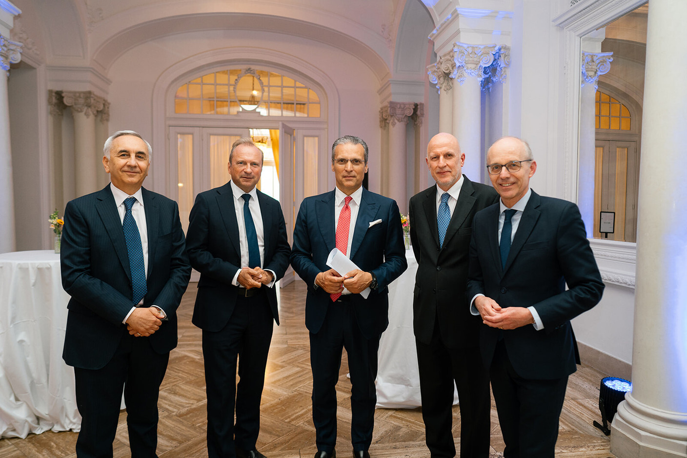 Executives from the Italian bank with the minister for Finance, Gilles Roth, and the Prime minister, Luc Frieden. (Photo: Zoo MonU)