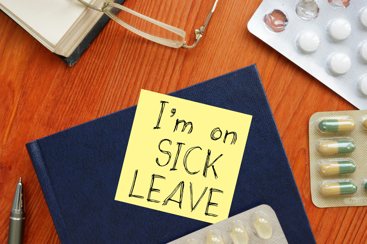 “Using up the rights to sick pay therefore implies automatic termination of the employee’s employment contract,” confirms the Chamber of Employees. Photo: Shutterstock