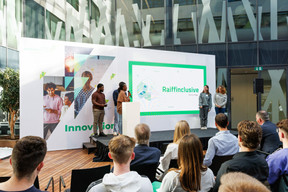  L’équipe «Raiffinclusive» a particulièrement marqué le jury par sa présentation d’une application inclusive et a remporté le prix «coup de cœur». (Photo: levygraphie.lu)