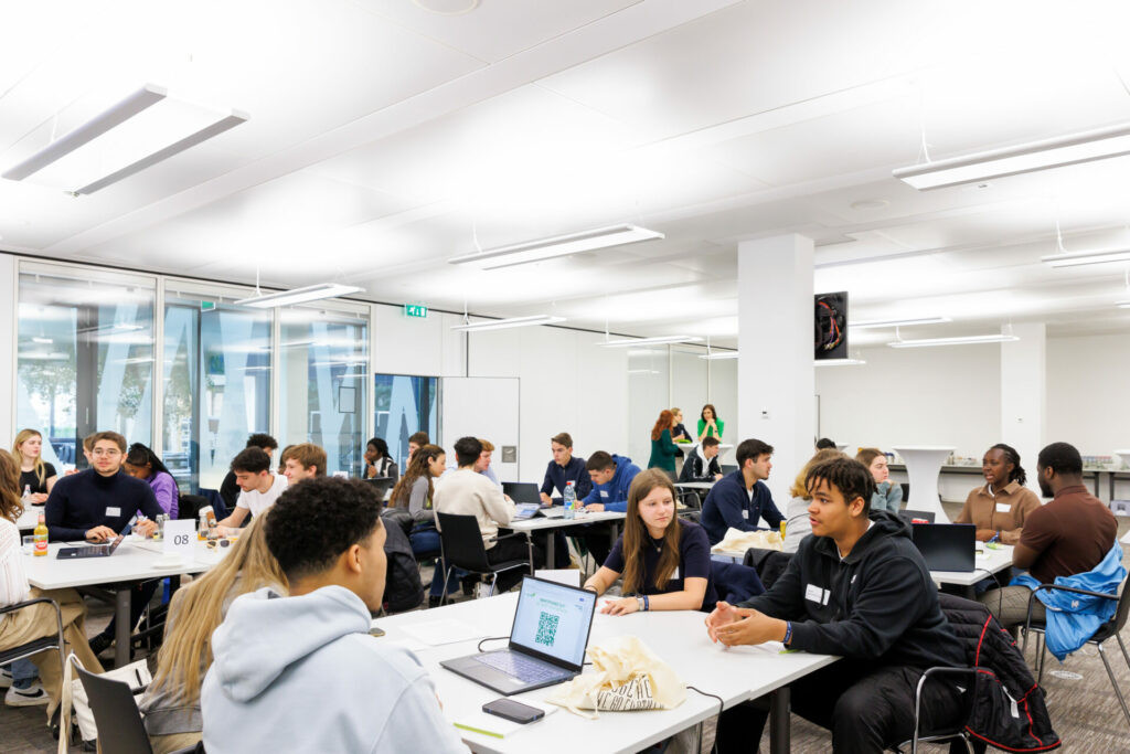Les 55 participants étaient répartis en 11 équipes composées de 4 à 6 élèves.   (Photo: levygraphie.lu)
