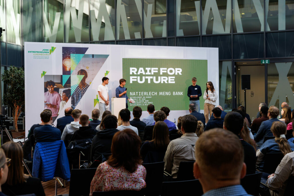 «Raif for future» a raflé le premier prix avec son concept de digitalisation du back & middle office. (Photo: levygraphie.lu)