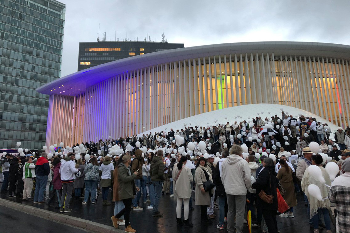 Plusieurs milliers de personnes sont attendues pour la cinquième marche blanche silencieuse, qui a lieu ce vendredi 12 novembre. (Photo: Cordula Schnuer)