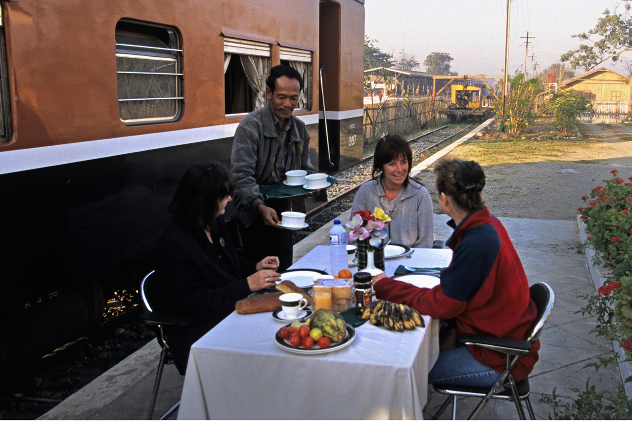 Dans le quartier Gare, on peut aussi prendre le temps de se poser et de bien manger! (Photo: Frans Lemmens / Alamy Stock Photo)