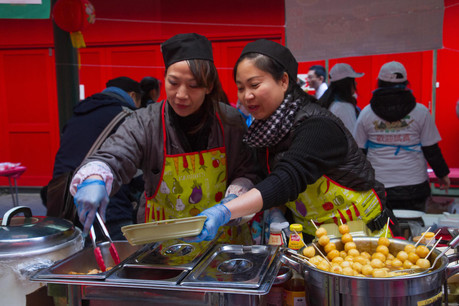 Cette année, pas de Nouvel An chinois au restaurant! Mais ça ne veut pas dire que ces derniers n’ont pas tout prévu pour un vendredi soir gourmand chez vous grâce au take-away! (Photo: Elsie Kibue / EK13 Photos / Alamy Stock Photo)