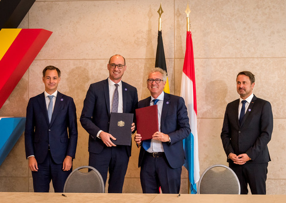 Les ministres des Finances Vincent Van Peteghem (2e à gauche) et Pierre Gramegna ont conclu des avancées en matière de fiscalité, aux côtés des Premiers ministres Alexander De Croo (à gauche) et Xavier Bettel. (Photo: Nader Ghavami)