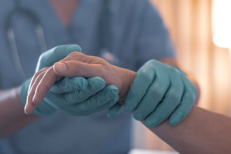 En 2017 et 2018, 15 des 19 patients qui ont bénéficié d’une euthanasie souffraient d’un cancer. (Photo: Shutterstock)