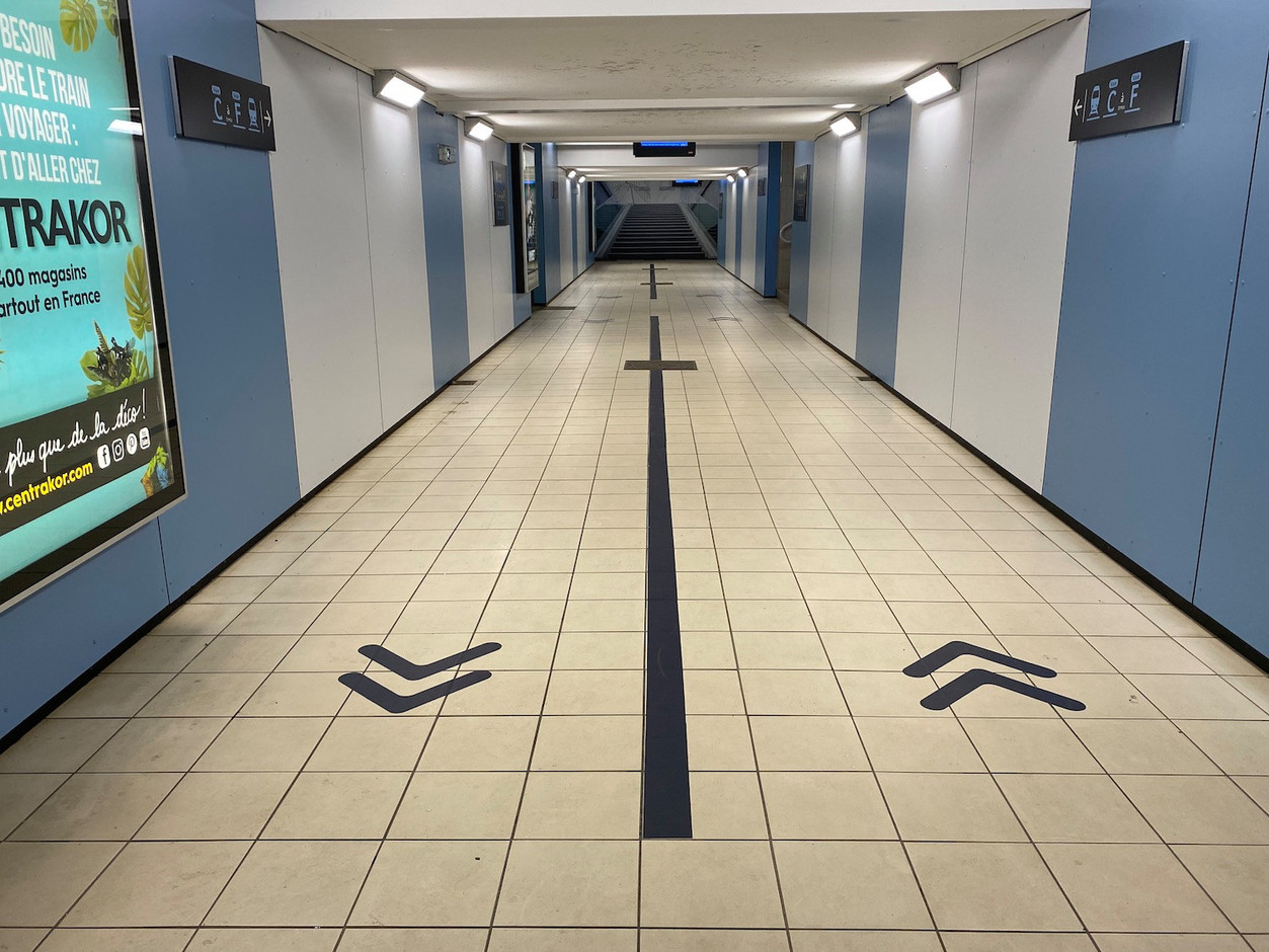 Sous les quais, un sens pour aller vers son train, un autre pour sortir de la gare.  (Photo: Paperjam)