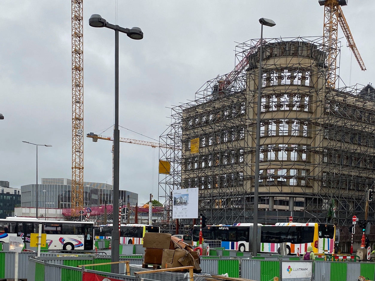 Du bâtiment emblématique de Post ne reste plus que la façade. (Photo: Paperjam)