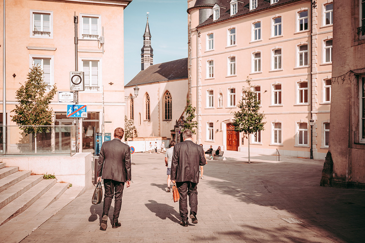 Les fonctionnaires et agents de l’État luxembourgeois bénéficient de compléments de revenus pouvant atteindre 9.384 euros par an. (Photo: Sabino Parente/Shutterstock/2020)