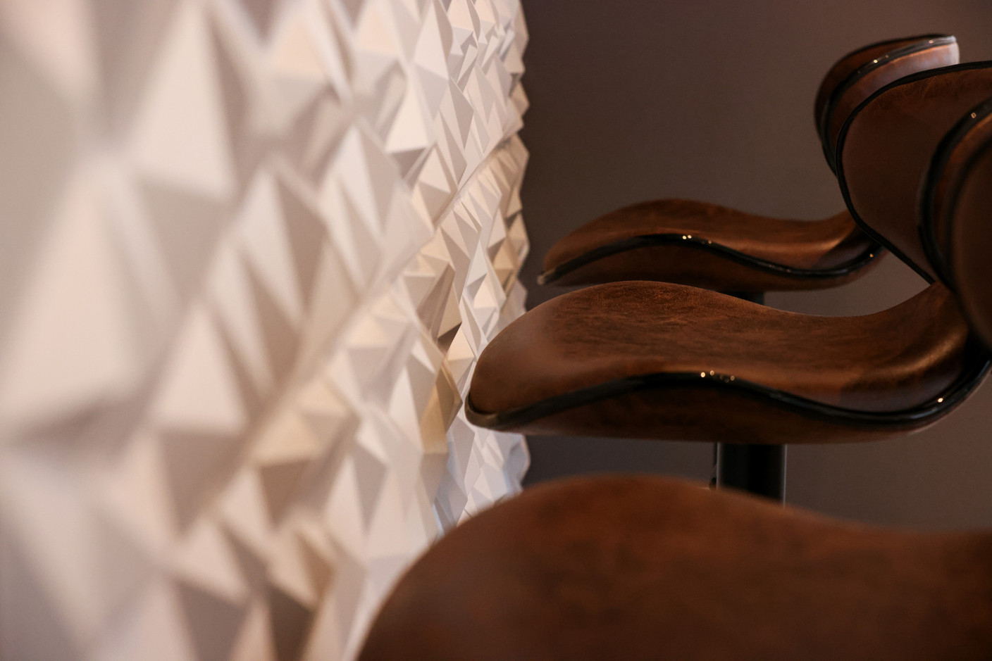 Chez Doudou combines materials and textures to create a cosy, warm atmosphere. Eva Krins (Maison Moderne)