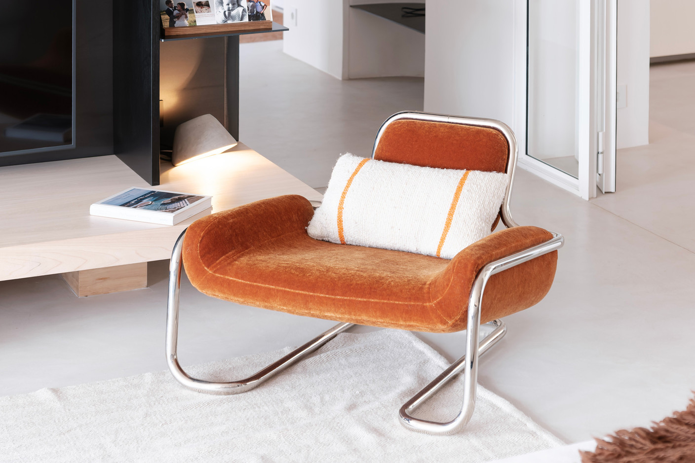 Here, each piece of furniture tells a story, between travels, gifts and finds. (Photo: PANCAKE! Photography)