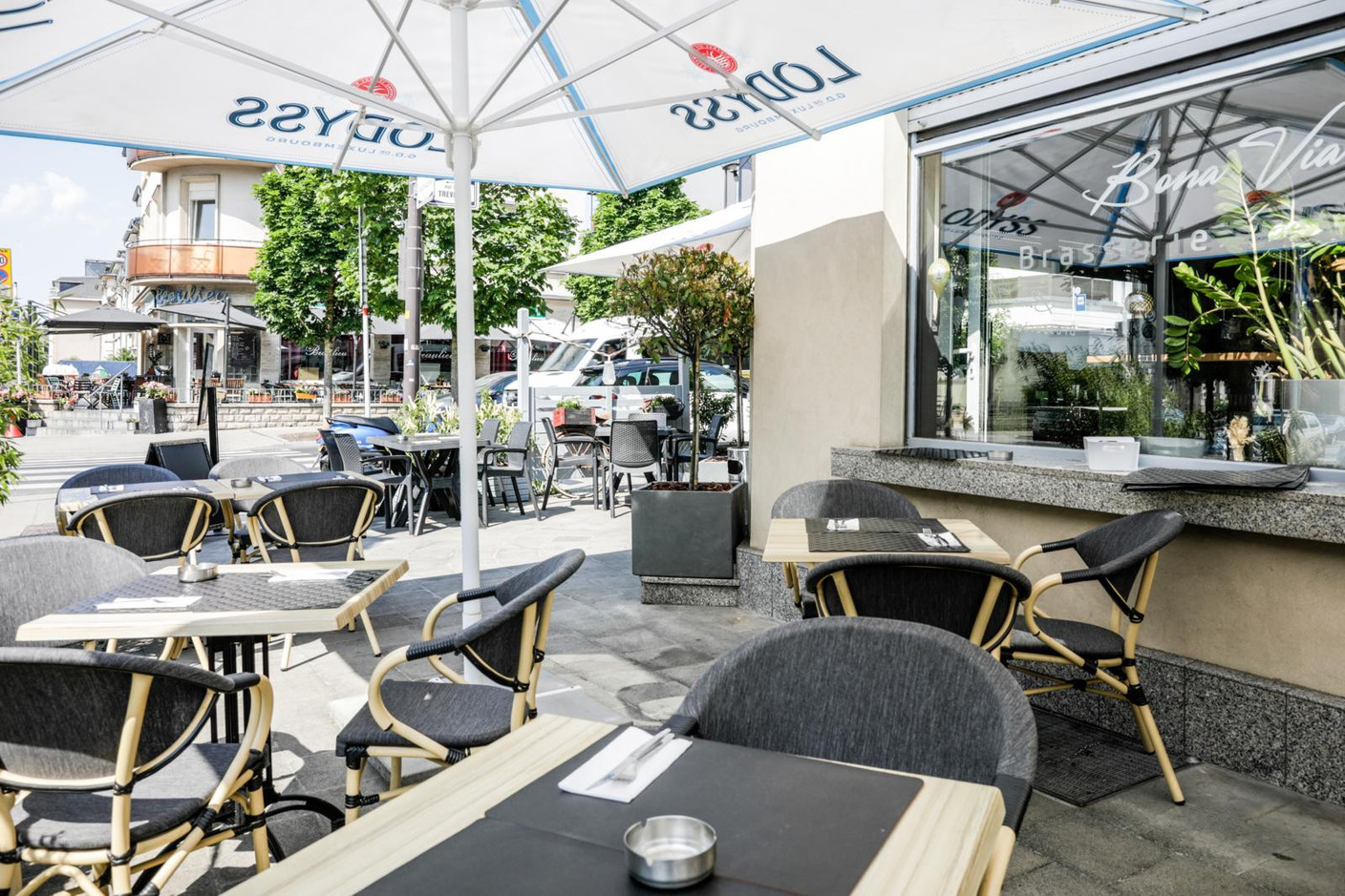 Bathed in direct sunlight for much of the day and shrouded in greenery, it offers just the right amount of shade and privacy for some delicious, peaceful time out just a few minutes from the station. Marie Russillo (Maison Moderne)