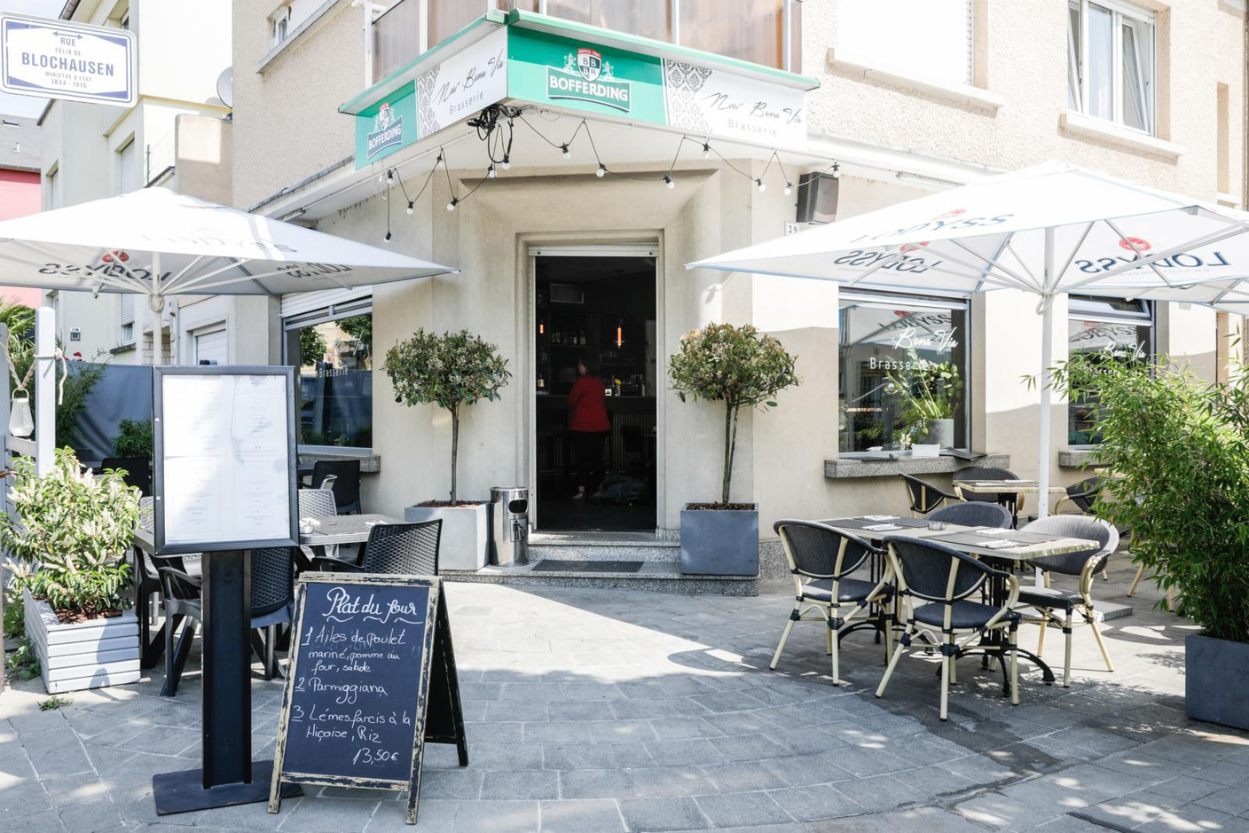 Bathed in direct sunlight for much of the day and shrouded in greenery, it offers just the right amount of shade and privacy for some delicious, peaceful time out just a few minutes from the station. Marie Russillo (Maison Moderne)