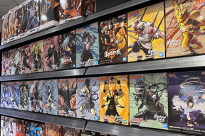 Naruto, One Piece, Demon Slayer...  figurines from all these series have their place in the shop. Photo: Emilio Naud/Maison Moderne
