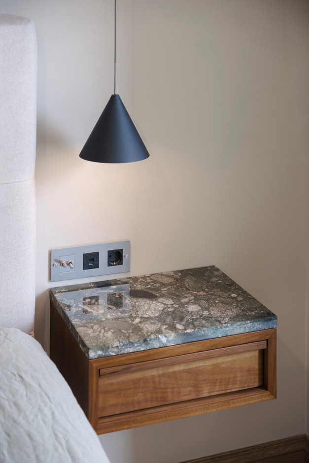 In homage to his grandfather, Olivier has transformed the granite shelf of his sideboard into a bedside table. (Photo: Jan Hanrion/Paperjam)