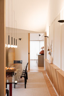 In the dining room, acoustic wooden panels form consoles, with no storage function. (Photo: Patricia Pitsch / Paperjam)