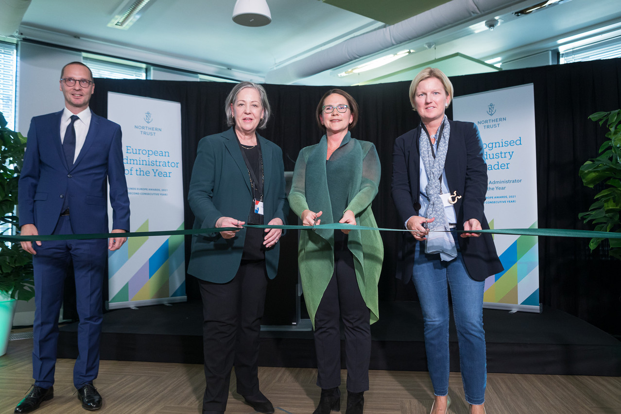 Steve David with Teresa Parker, President, Europe, Middle East & Africa, Northern Trust, Yuriko Backes, Luxembourg Minister of Finance, and Diane Bisenius-Feipel, Mayor of Leudelange   Vio Dudau / www.photographer.lu