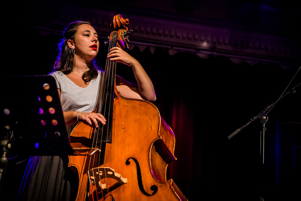 Anneleen Boehme will open the festival on 5 April with a solo performance on the upright bass. Photo: Sven Dullaert