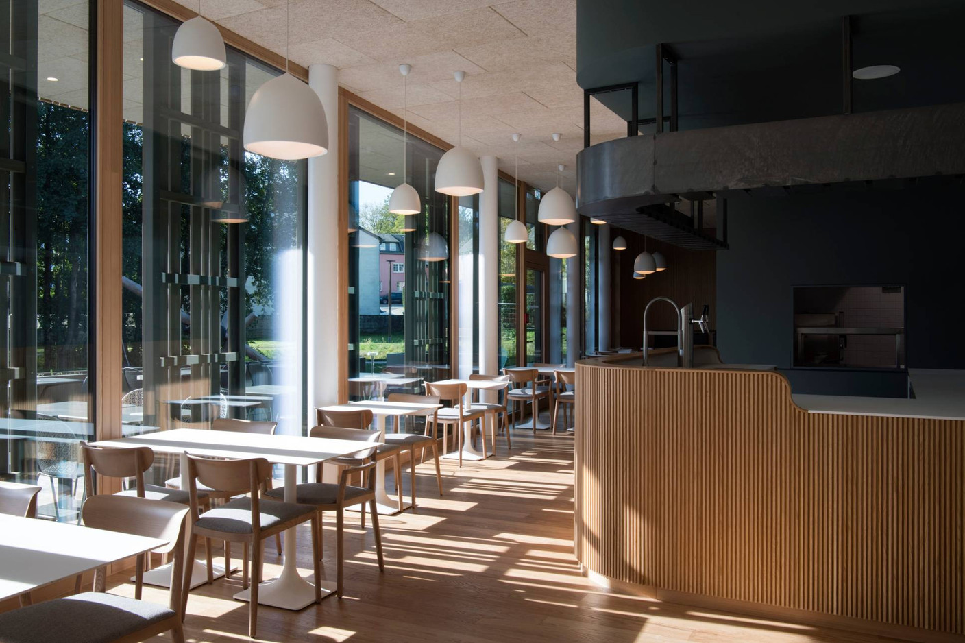 Large windows provide a seamless link between inside and outside. Photo: Linda Blatzek