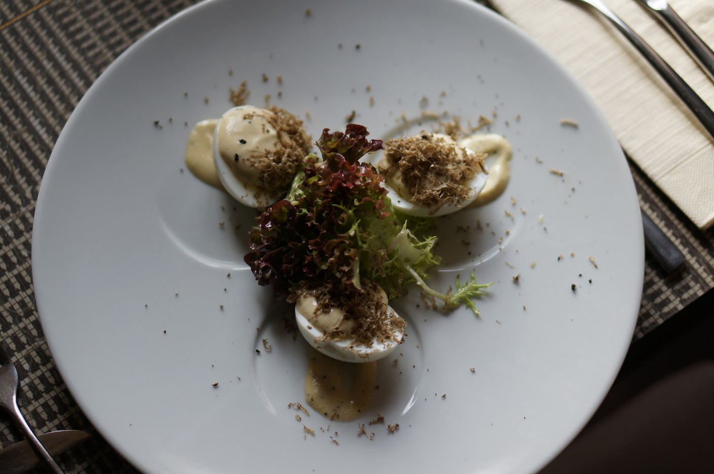 Mansfeld-style egg with mayonnaise, garnished with truffle and homemade mayonnaise. (Photo: Paperjam)
