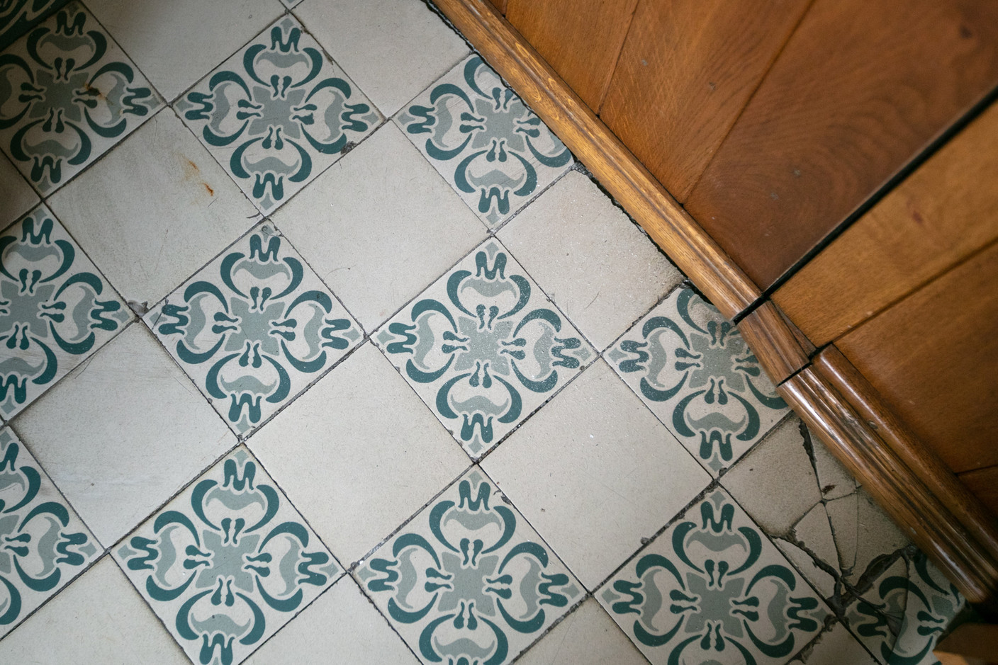 Old tiles in the Villa Koch Romain Gamba / Maison Moderne