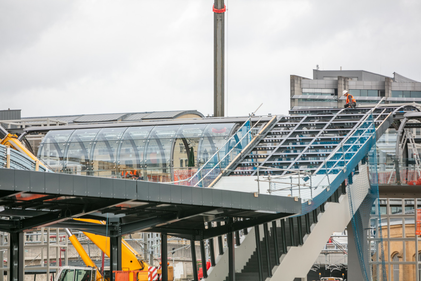 Access to the footbridge will be protected from the rain. (Photo: Romain Gamba/Maison Moderne)