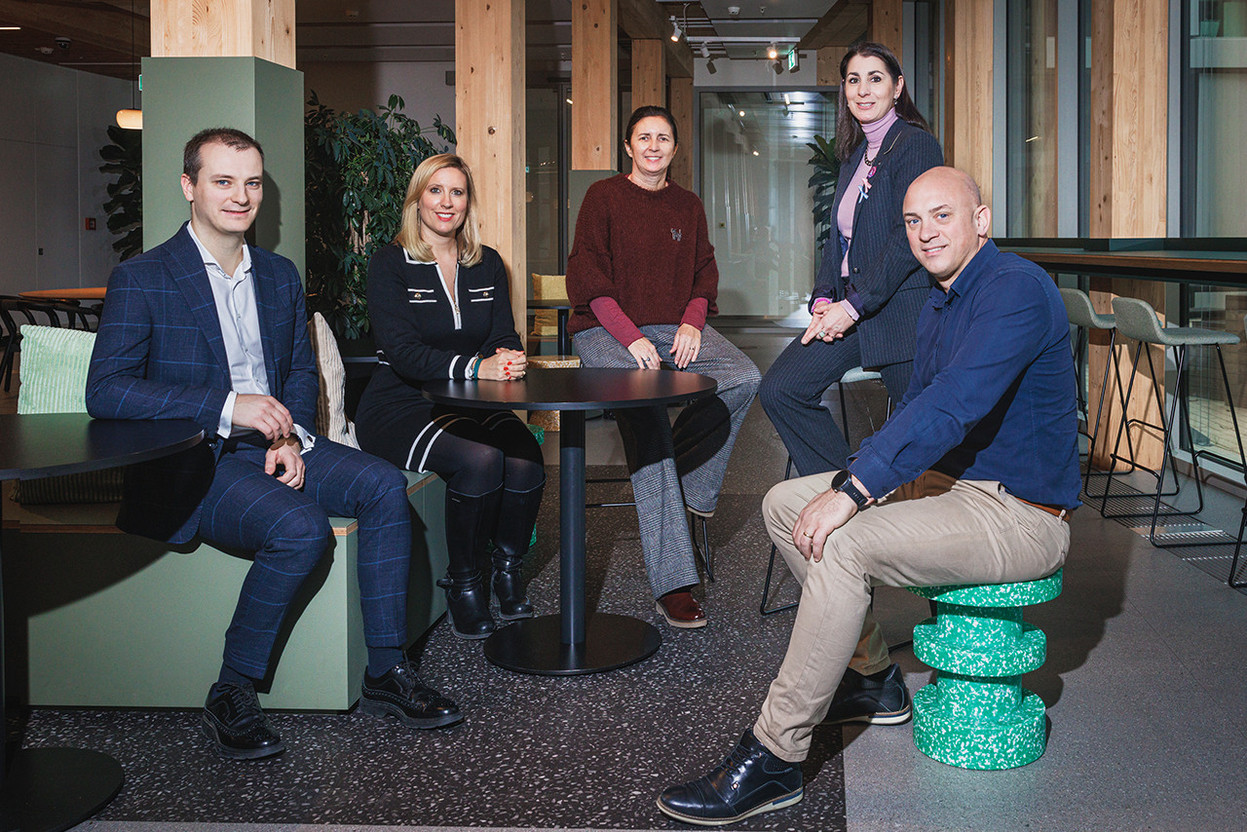 From left to right:  Gauthier Postal (Head of Treasury and Credit Collection), Elenore Bertoncini (Head of Comms, Culture and Change), Laurence Fransen (Director Head of Human Resources), Sandrine Wesquy (Head of KYC Office), Pierre Ylieff (Head of Architecture & Document Solutions). Photo: Julian Pierrot / Paperjam