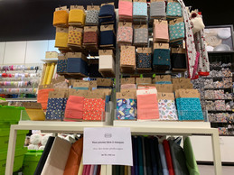 L’enseigne de loisirs créatifs a déjà préparé des signalétiques pour simplifier les achats des couturières. ((Photo: Paperjam))