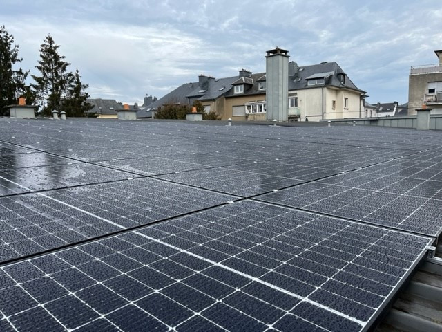 Installation of 600m2 of photovoltaic panels on the roofs of our headquarters in Bonnevoie Maison Moderne