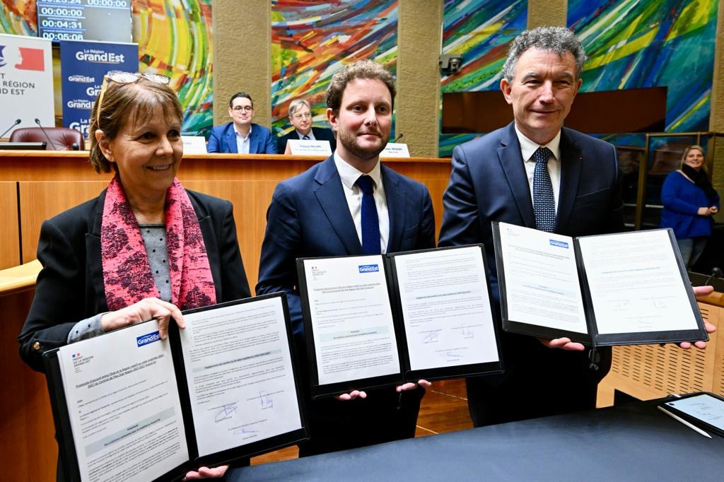 Le ministre français des Transports, Clément Beaune (au centre), était à Metz pour officialiser le lancement du Contrat Plan État-Région qui prévoit 2,1 milliards d’investissements avec un accent mis sur le ferroviaire et la mobilité.  (Photo: Région Grand Est/Twitter)