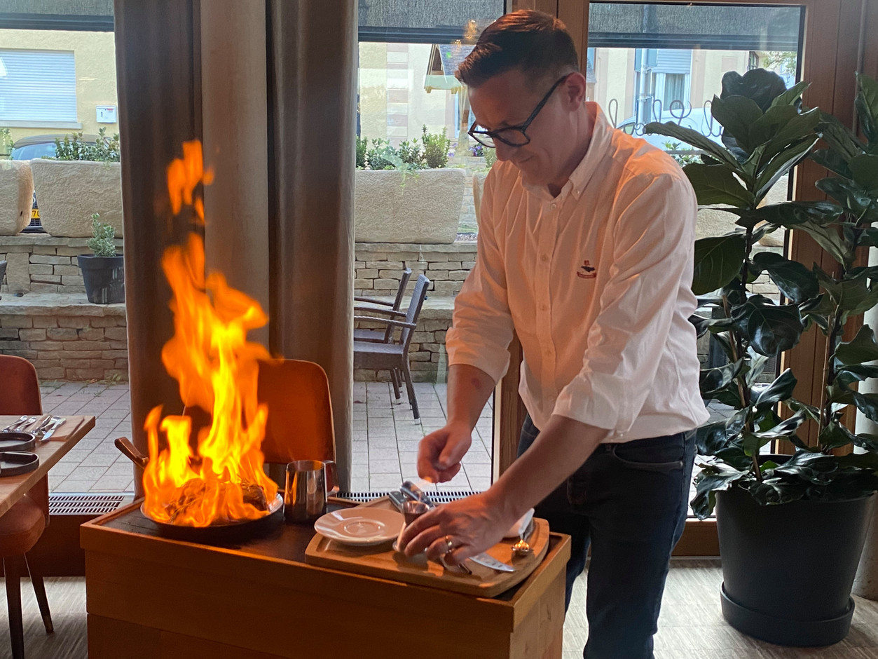 Le Chateaubriand flambé et découpé en salle, pour deux personnes, fait son petit effet. (Photo: Maison Moderne)