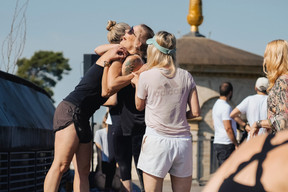 The Sunrise Rooftop Yoga session took place on Sunday 21 June at the Draï Eechelen Museum. (Photo : Virginie Willemet / Vyou)