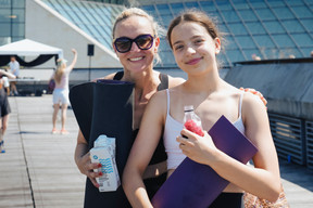 The Sunrise Rooftop Yoga session took place on Sunday 21 June at the Draï Eechelen Museum. (Photo : Virginie Willemet / Vyou)