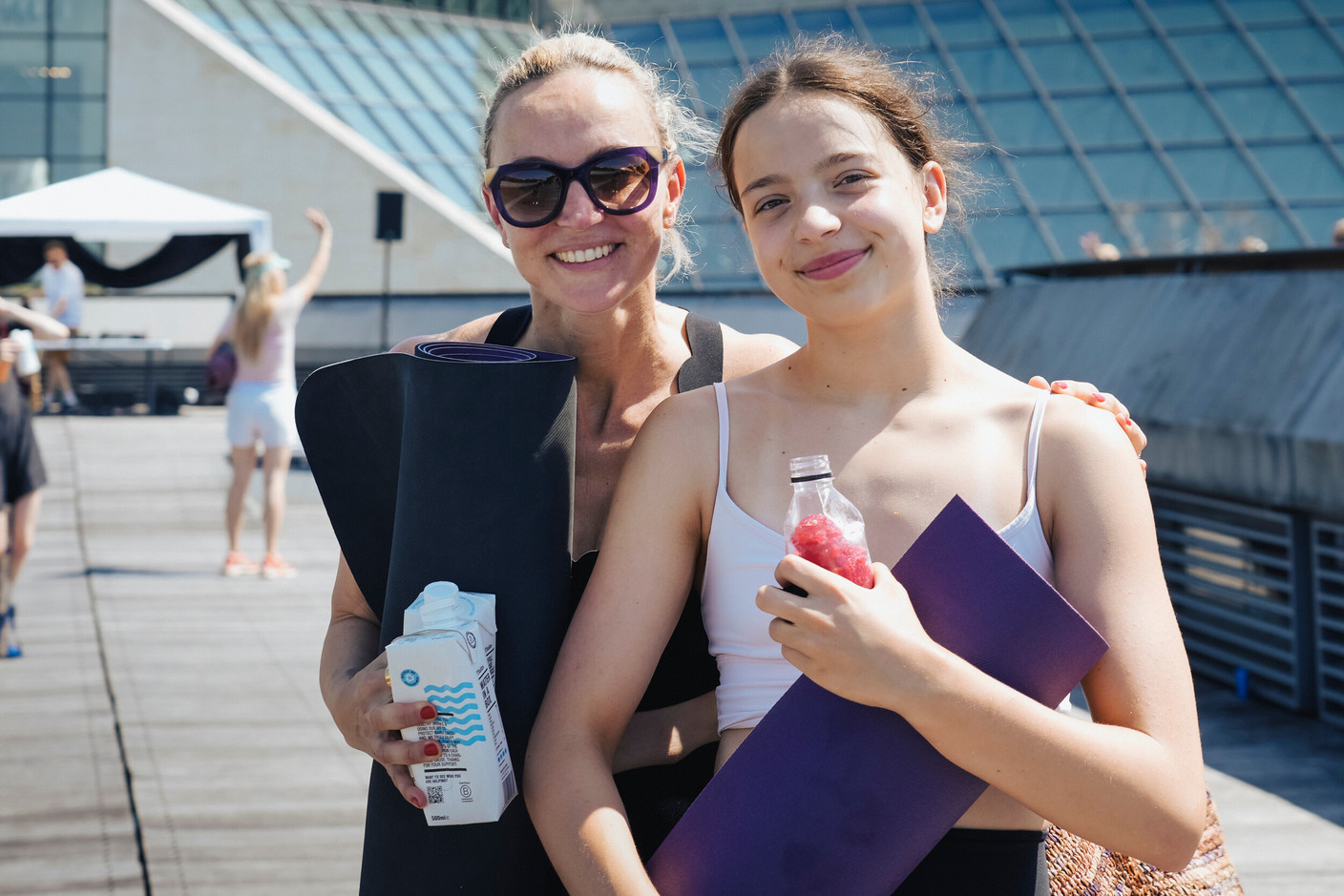 The Sunrise Rooftop Yoga session took place on Sunday 21 June at the Draï Eechelen Museum. (Photo : Virginie Willemet / Vyou)