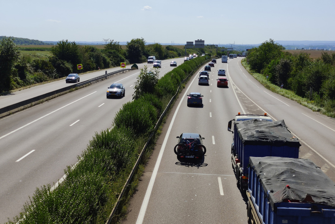 Des travaux sur l’autoroute vont perturber le trajet des automobilistes durant trois mois, de mai à août. (Photo: Christophe Lemaire/Maison Moderne)
