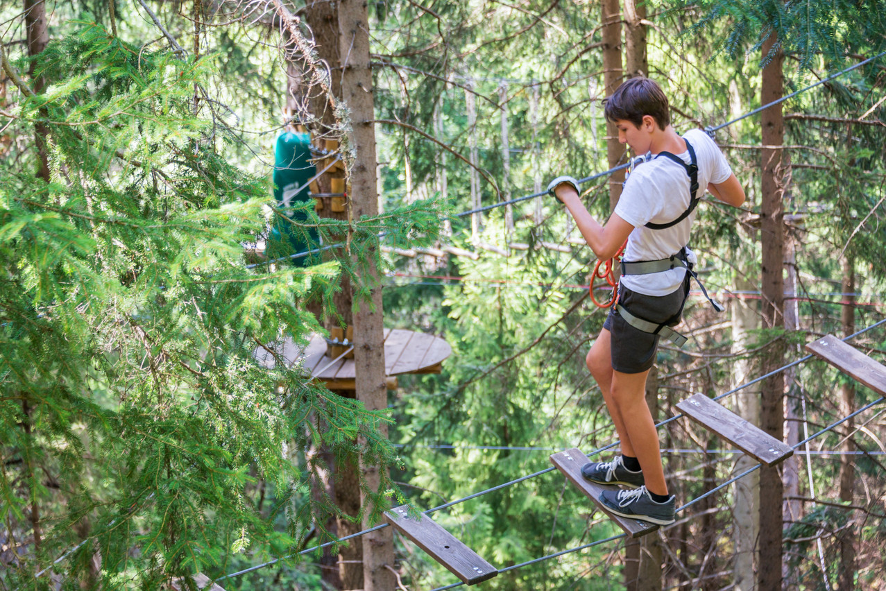 Au Parc Le’h Adventure, les amateurs de pleine nature pourront prendre de la hauteur. (Crédit photo: Shutterstock)
