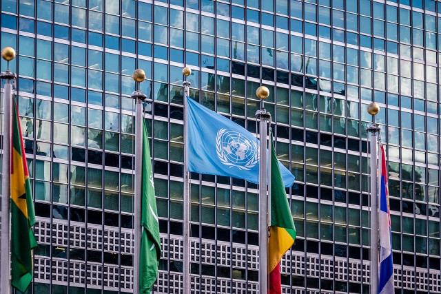 NEW YORK, USA - December 08, 2016: World and UN Flags in front  at United Nations Headquarters in Manhattan (Photo: Lyxor ETF)
