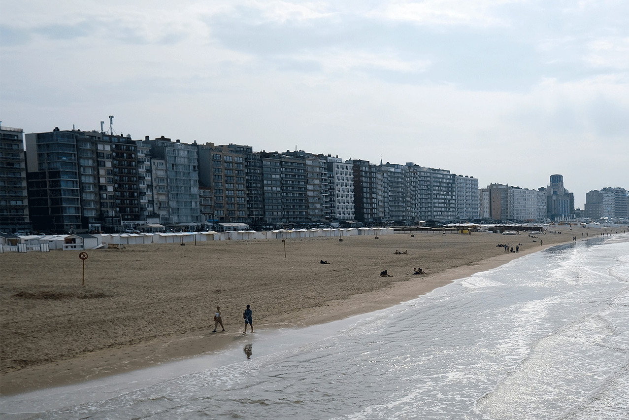 Sur la digue de la côte belge, les prix des appartements demeurent plus élevés.  (Photo: Shutterstock)