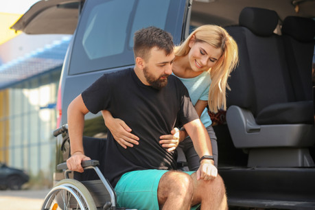 15.000 personnes seraient actuellement bénéficiaires du service Adapto, selon l’initiatrice de la pétition en faveur de la gratuité du service, Ana Pinto. (Photo: Shutterstock)