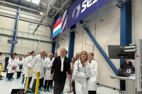The Luxembourg and European flags mark a quick tour of the cutting-edge technology used to manufacture SES’s first microprocessors. (Photo: Paperjam)