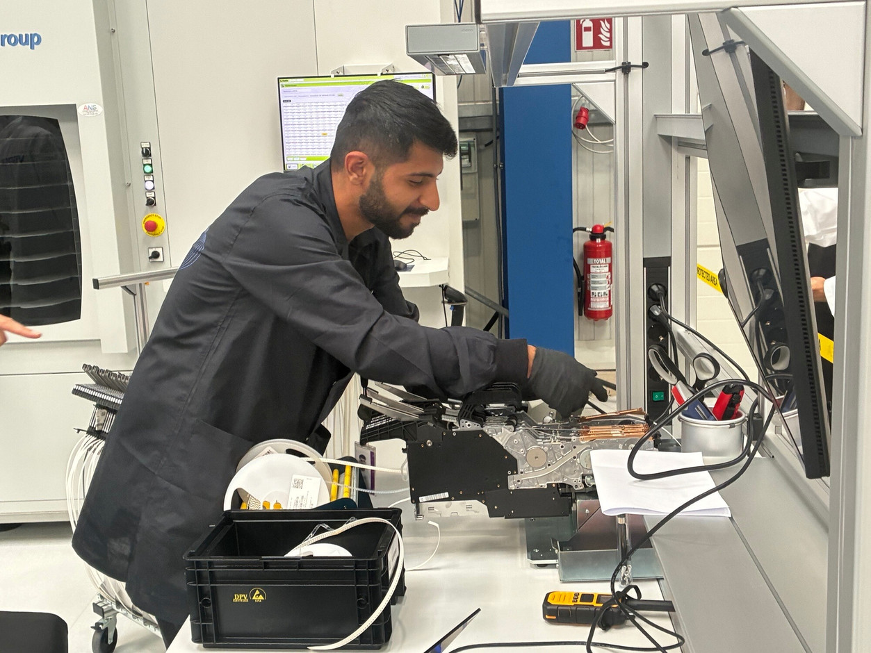 A cleanroom, where no dust must be allowed to settle on the products being manufactured. There are already 60 employees working there, but up to 250 more will be joining them. (Photo: Paperjam)