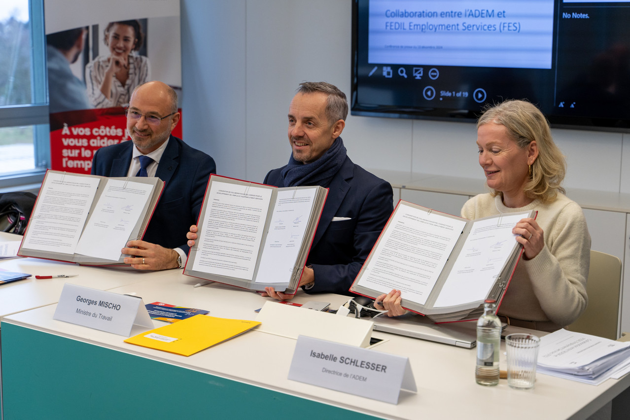 Fedil Employment Services president Marc Lebrun, labour minister Georges Mischo (CSV) and Adem director Isabelle Schlesser signed a new cooperation agreement aimed at facilitating the integration of jobseekers into the labour market. Photo: Adem