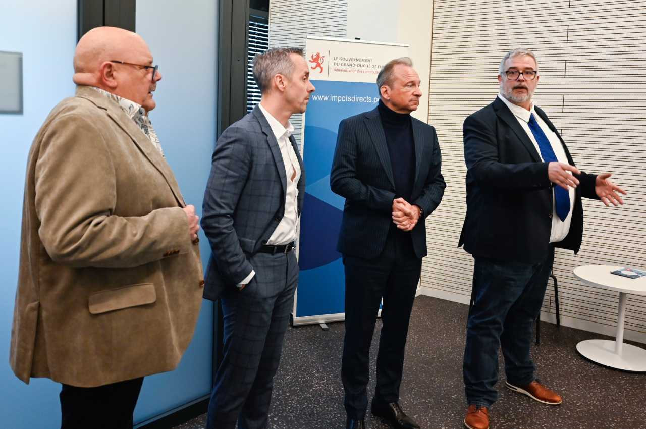 Guy Altmeisch, mayor of Differdange, Georges Mischo, minister of labour, (CSV) and Gilles Roth, minister of finance (CSV), at the presentation of the new Adem branch in the Cité du Fer, 7 February 2025. Photo: SIP
