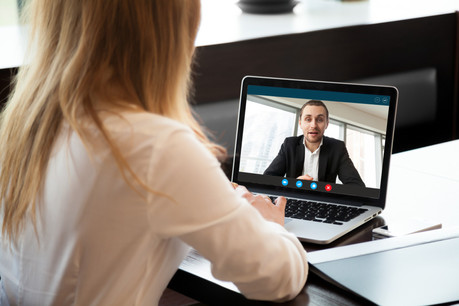 Dans un certain nombre de secteurs, le recrutement est simplifié par la messagerie instantanée, comme chez Job Today. L’Adem apporte un service aux entreprises et récupère ces offres qui lui échappent. La start-up accroît sa visibilité. (Photo: Shutterstock)