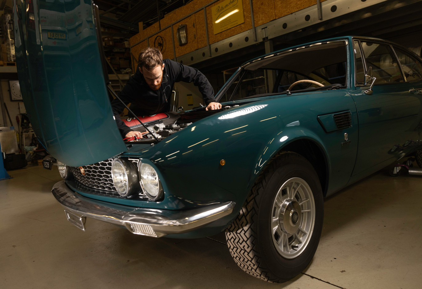 In Ellange, Marek Jamroz and Steven Boulot took over the Rétromobile workshop in 2022, which specialises in restoring classic, collector and prestige vehicles. Photo: Guy Wolff