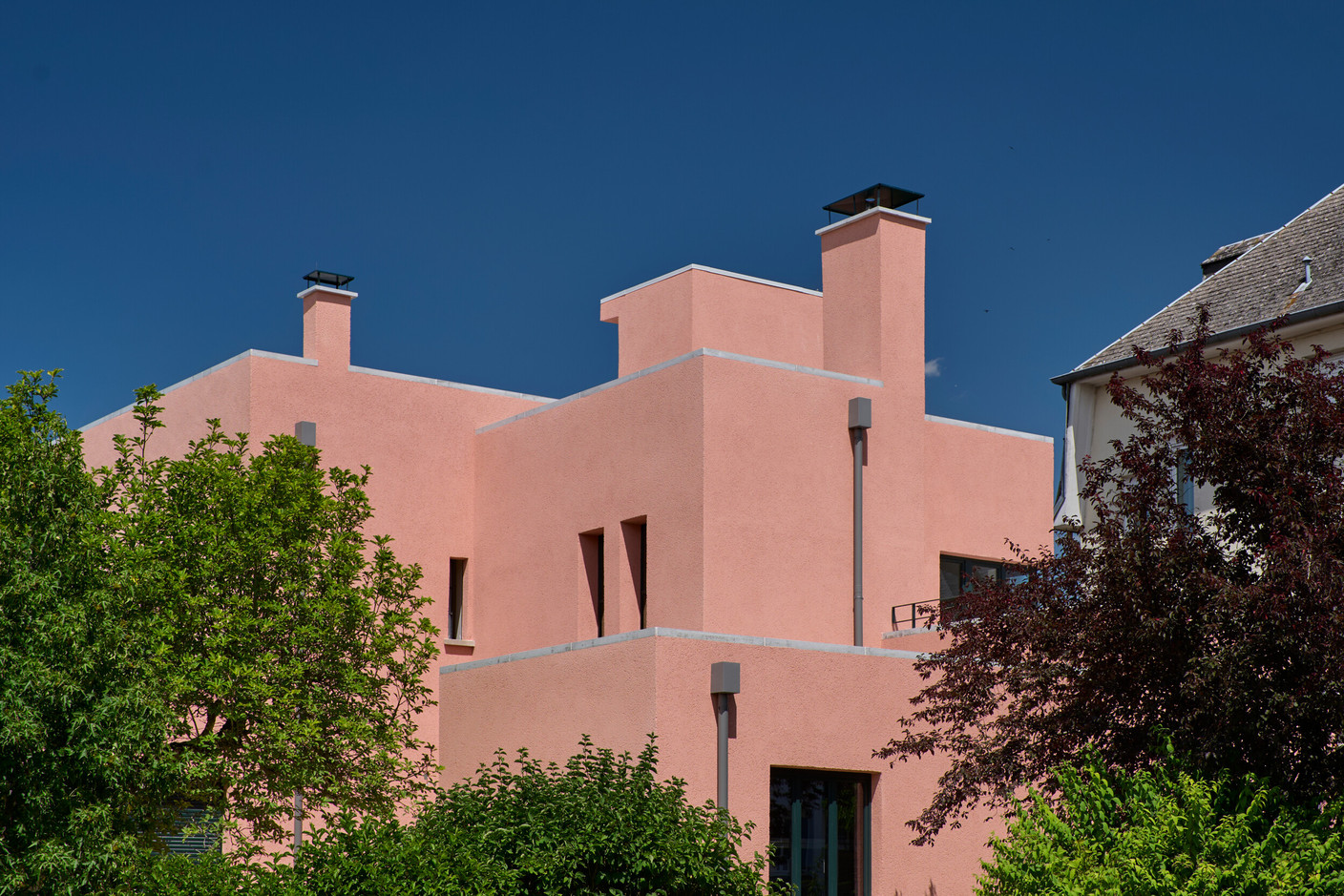 The jury was keen to create a ‘Special Award’ – not originally planned – to honour Diane Heirend for an initiative that is exemplary in two respects: the restoration of Villa Kutter (Luxembourg’s first modernist building), carried out with rare skill, combining a high standard of living with historical preservation, and the book that chronicles its rebirth. (Photo: Eric Chenal)
