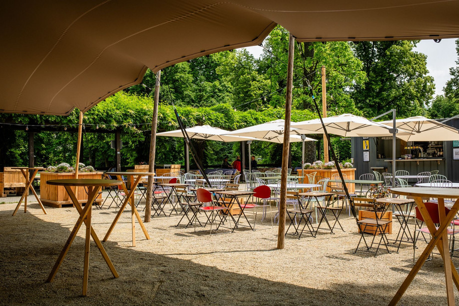 Located right in the heart of Édouard André Municipal Park, Mikrokosmos – the micro-universe created by Gudde Wëllen – offers open-air concerts, lounge sessions and great food! Photo: De Gudde Wëllen
