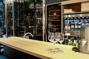 Bar à vins et sa Wine Tower (Auchan)