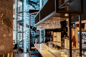 Bar à vins et sa Wine Tower (Auchan)