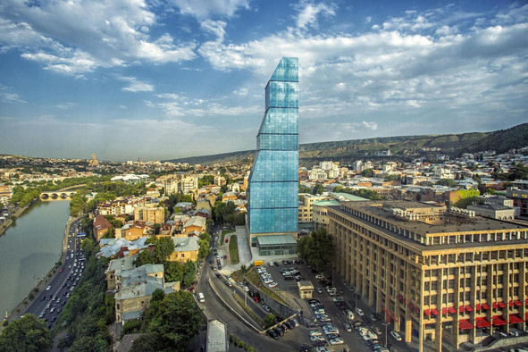 Le projet d’expansion d’AGE en Géorgie associe l’établissement de crédit Terabank à l’hôtel cinq étoiles The Biltmore Tbilisi, situé dans la capitale géorgienne. (Photo: The Biltmore Tbilisi)